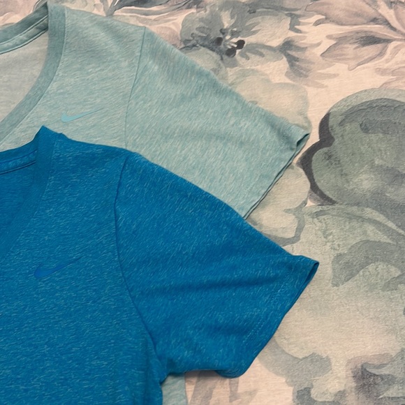 2 Nike dri fit short sleeve shirts size medium - Picture 4 of 9